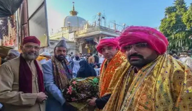 پاکستانی ہائی کمیشن کی طرف سے حضرت معین الدین چشتی کے مزار پر چادر چڑھائی گئی