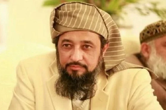 نوشہرہ کے دارالعلوم حقانیہ میں خودکش دھماکہ،مولانا حامدالحق سمیت 6شہید