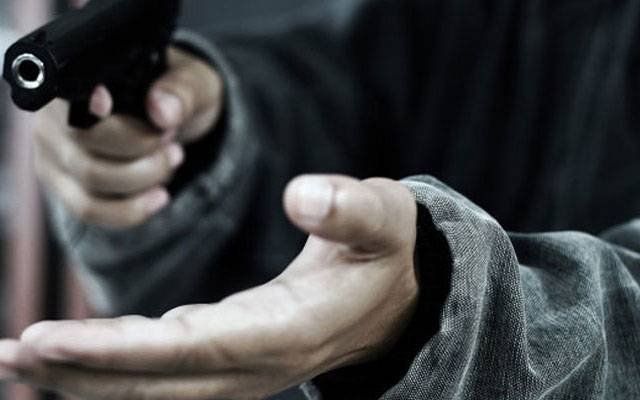 لاہور:ڈکیتی کی تین وارداتوں میں کروڑوں روپےلوٹ لئے گئے