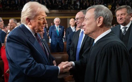 چیف جسٹس رابرٹس نے ٹرمپ کے جج کے مواخذے کے مطالبے کو مسترد کر دیا