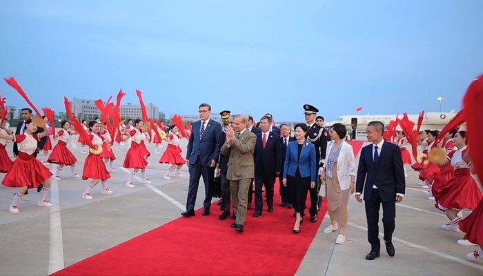 وزیراعظم شہباز شریف کا چین میں تاریخی،شاندار اور فقیدالمثال استقبال