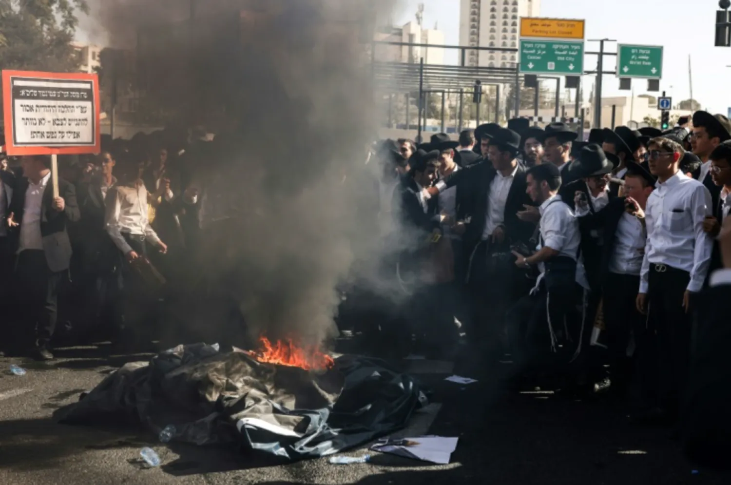 یروشلم میں ہزاروں الٹرا آرتھوڈوکس یہودیوں کا فوجی سروس کے خلاف بڑا احتجاج