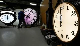 برطانیہ اور یورپ میں سمر ٹائم کا اختتام — گھڑیاں ایک گھنٹہ پیچھے کر دی گئیں