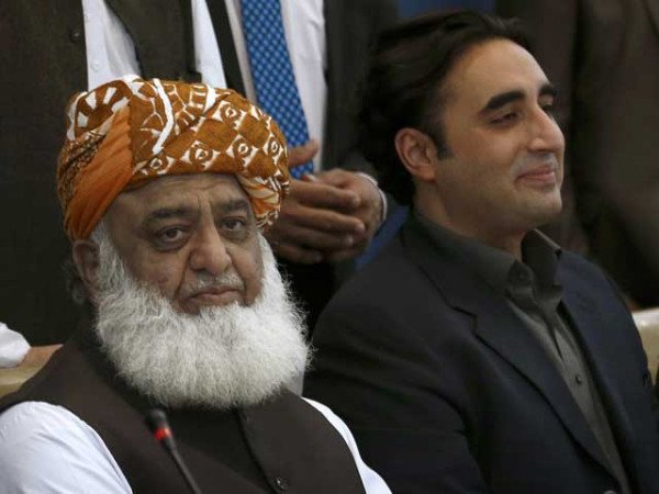 بلاول بھٹو کی مولانا فضل الرحمان کے گھر آمد، سیاسی صورتحال پر تبادلہ خیال