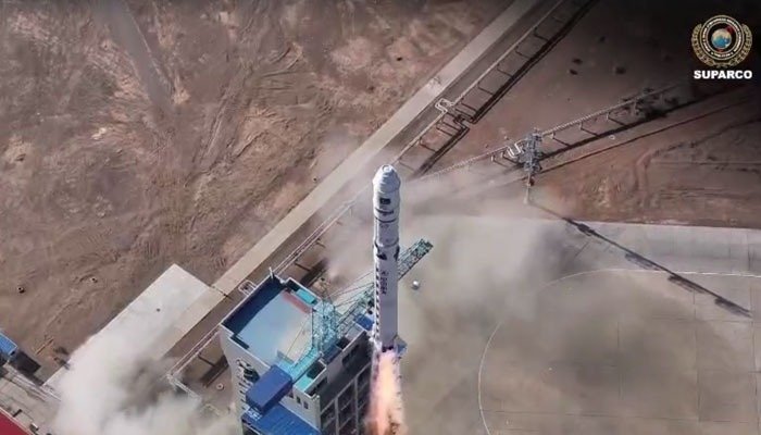 پاکستان کا پہلا ہائپر اسپیکٹرل سیٹلائٹ خلا میں روانہ