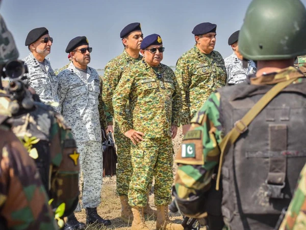 سمندری سرحدوں کا دفاع کرنا جانتے ہیں، سربراہ پاک بحریہ