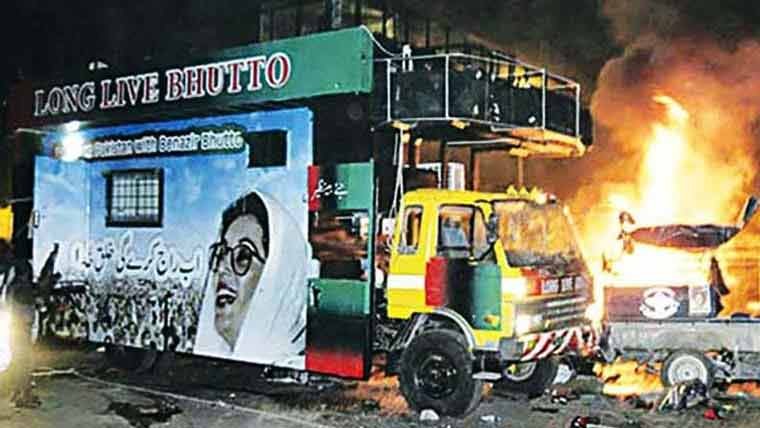 سانحہ کارساز کو 18 سال بیت گئے، المناک واقعہ کا غم آج بھی تازہ