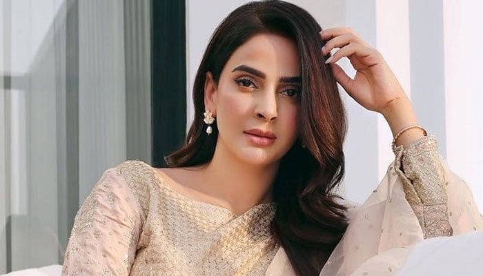 ذہنی دباؤ کی وجہ سے دل کا معمولی دورہ پڑا، انجیوگرافی کرانی پڑی: صبا قمر کا انکشاف