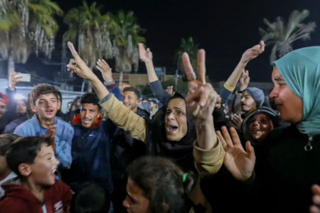 غزہ میں جنگ بندی: اسرائیلی اور فلسطینیوں کا جشن