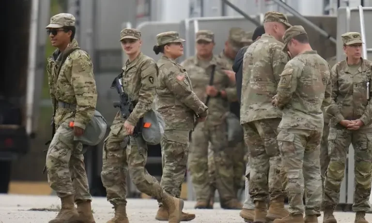 امریکی اپیل کورٹ نے ٹرمپ کو پورٹ لینڈ میں نیشنل گارڈ تعینات کرنے کی اجازت دے دی امریکی اپیل کورٹ نے ٹرمپ کو پورٹ لینڈ میں نیشنل گارڈ تعینات کرنے کی اجازت دے دی