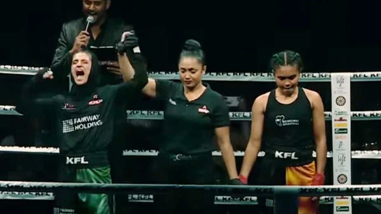 کے ایف ایل کک باکسنگ ایونٹ میں پاکستان کی بشریٰ اختر کی تاریخی فتح — سری لنکن حریف کو شکست دے کر ٹائٹل اپنے نام کر لیا