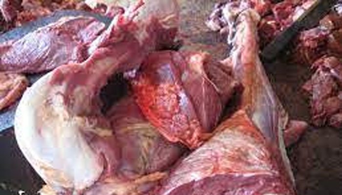 ملتان: مشکوک گاڑی سے 2 مردہ بھینسوں کا گوشت برآمد ، 2 ملزمان گرفتار