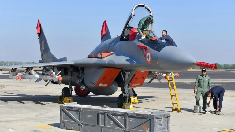 بھارت نے چین سرحد کے قریب متنازعہ علاقے لداخ میں نیا ایئربیس فعال کردیا