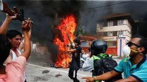 میکسیکو میں جین زی گروپ کا احتجاج شدت اختیار کر گیا، دارالحکومت میدانِ جنگ کا منظرپیش کرنے لگا میکسیکو میں جین زی گروپ کا احتجاج شدت اختیار کر گیا، دارالحکومت میدانِ جنگ کا منظرپیش کرنے لگا