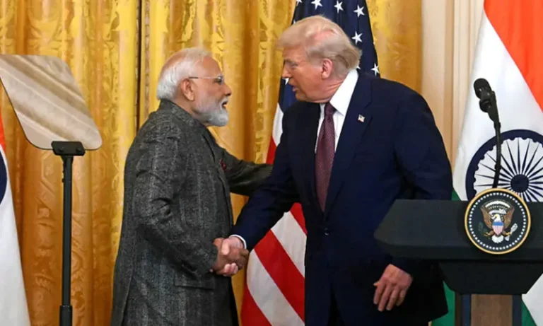 امریکا اور بھارت کے درمیان نئی تجارتی ڈیل کا اعلان، وزیراعظم مودی سے بہترین شراکت داری ہے: صدر ٹرمپ امریکا اور بھارت کے درمیان نئی تجارتی ڈیل کا اعلان، وزیراعظم مودی سے بہترین شراکت داری ہے: صدر ٹرمپ