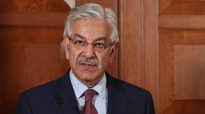 پاکستان سرحد پار دہشتگردی کیخلاف فیصلہ کن اقدامات جاری رکھے گا: وزیر دفاع خواجہ آصف