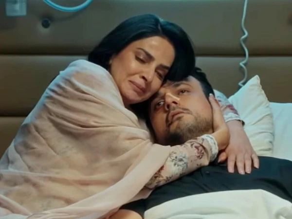 صبا قمر اور عثمان مختار کے ڈرامے میں بولڈ مناظر نے سوشل میڈیا پر طوفان کھڑا کردیا