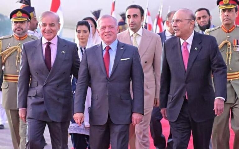 اردن کے شاہ عبداللہ دوم پاکستان پہنچ گئے، وزیراعظم ہاوس میں شاندار استقبالیہ