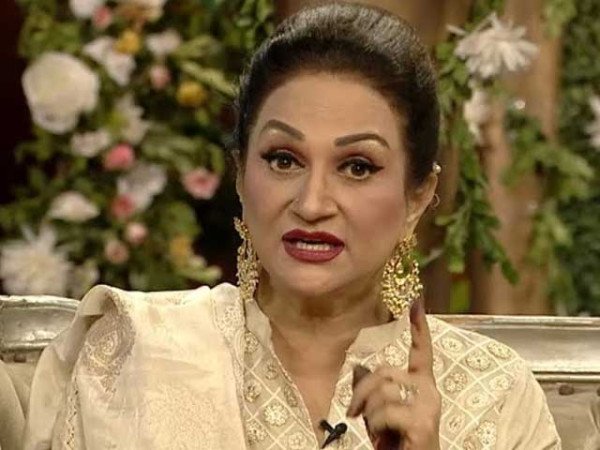 کراچی کی گندگی، ٹوٹی سڑکیں اور ناقص انفراسٹرکچر، بشریٰ انصاری کا شدید اظہار برہمی