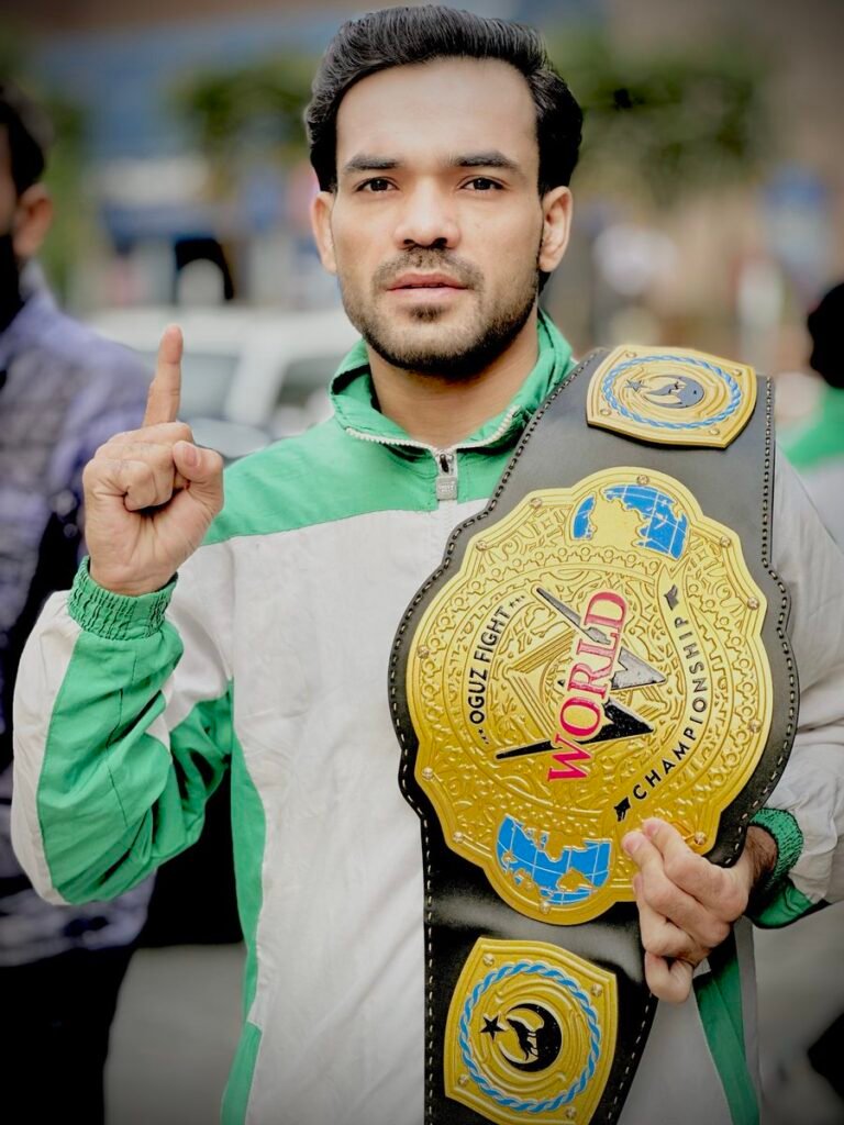 پاکستانی کک باکسر آغا کلیم نے اسرائیلی حریف کو شکست دے کر ورلڈ کپ جیت لیا Pakistani kickboxer Agha Kaleem wins World Cup by defeating Israeli opponent