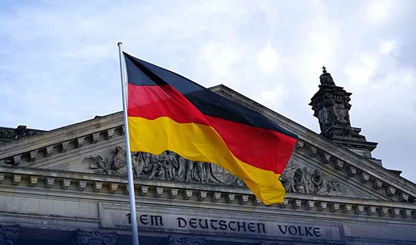 سکیورٹی خدشات کے پیشِ نظر جرمنی کا افغان پناہ گزین پروگرام فوری طور پر ختم کرنے کا اعلان