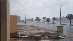 Heavy rain in the Saudi city of Yanbu; roofs of buildings collapsed, vehicles buried under debris
