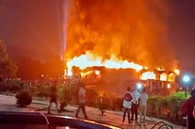 گوا کے نائٹ کلب میں آتشزدگی، 25 افراد جاں بحق — عدالتی تحقیقات کا حکم گوا کے نائٹ کلب میں آتشزدگی، 25 افراد جاں بحق — عدالتی تحقیقات کا حکم