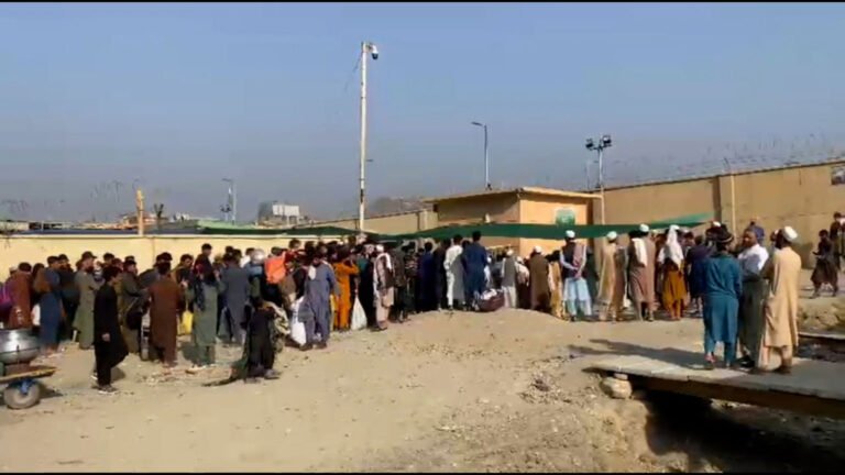 سرحد بند، سینکڑوں پاکستانی طلبہ افغانستان میں پھنس گئے، حکومت سے فوری واپسی کا مطالبہ