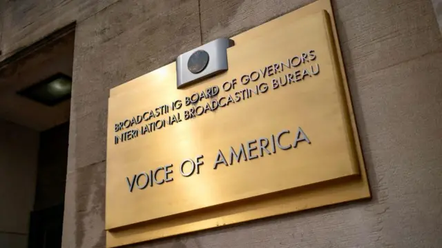 ٹرمپ انتظامیہ کا وائس آف امریکہ کے 10 اوورسیز دفاتر بند کرنے کا فیصلہ ٹرمپ انتظامیہ کا وائس آف امریکہ کے 10 اوورسیز دفاتر بند کرنے کا فیصلہ