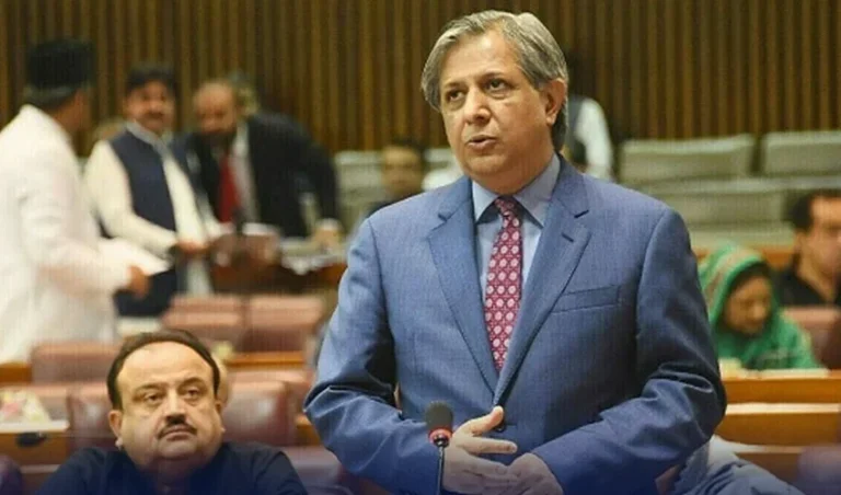 آرمی چیف اور چیف آف ڈیفنس فورسزکا ایک نوٹیفکیشن آئیگا، جلد یہ معاملات حل ہوجائیں گے: وفاقی وزیرقانون