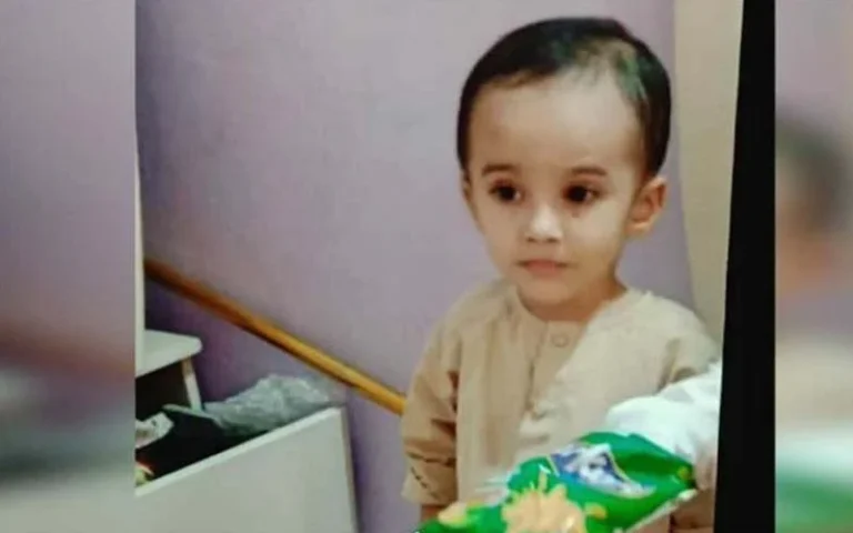 نیپا چورنگی واقعہ، 3 سالہ ابراہیم کو آہوں اور سسکیوں کے ساتھ سپرد خاک کر دیا گیا