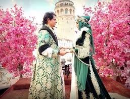 Anchorperson Irshad Bhatti and his wife's lavish photoshoot in Istanbul goes viral on social media