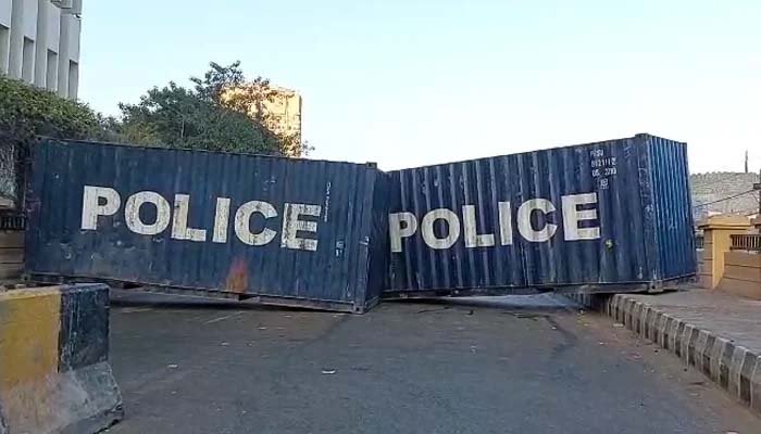 کراچی میں سکیورٹی کے پیش نظر مختلف سڑکیں ٹریفک کیلئے بند