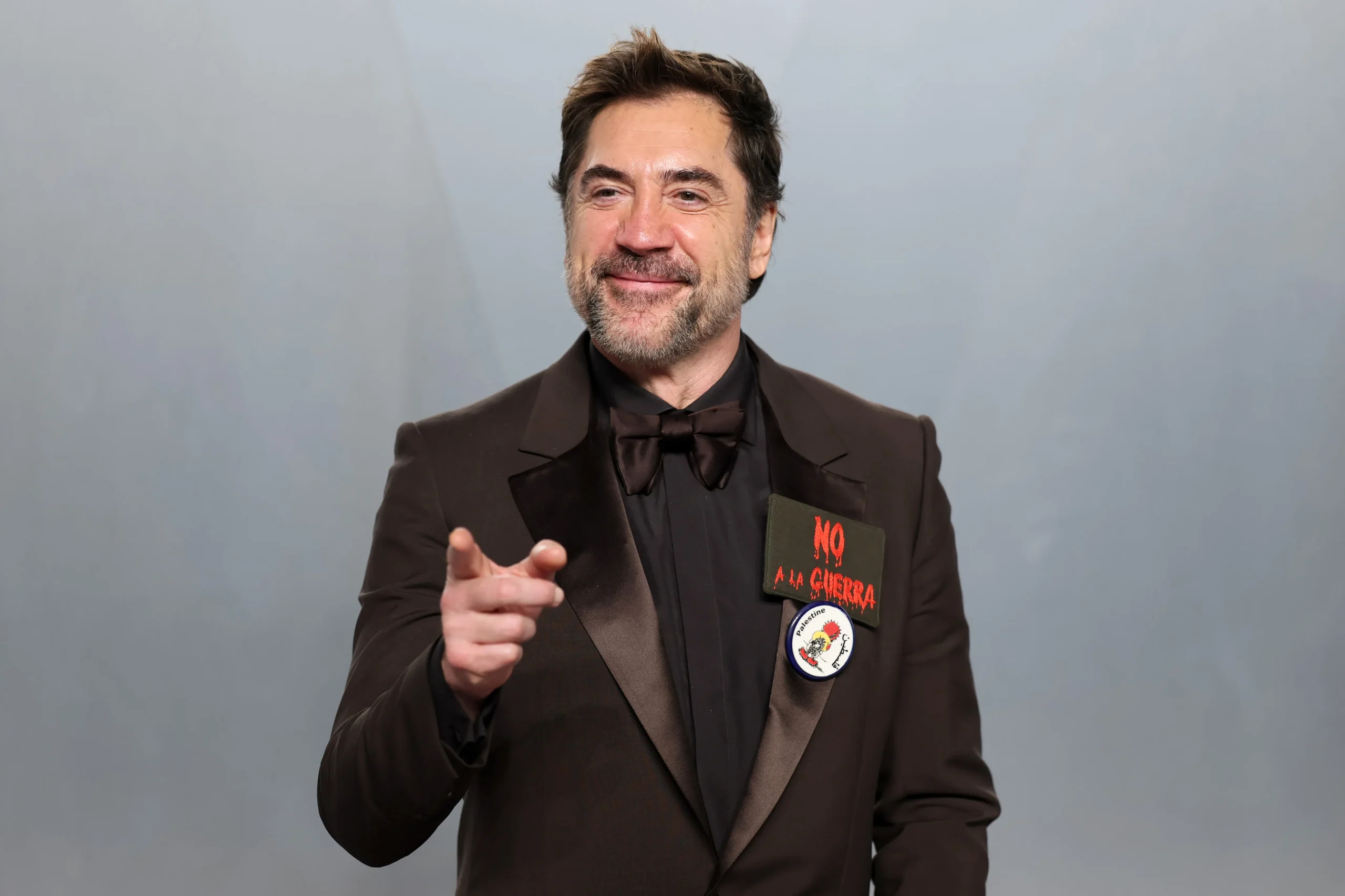Spanish actor chants "No to War" and "Free Palestine" at Oscars ceremony