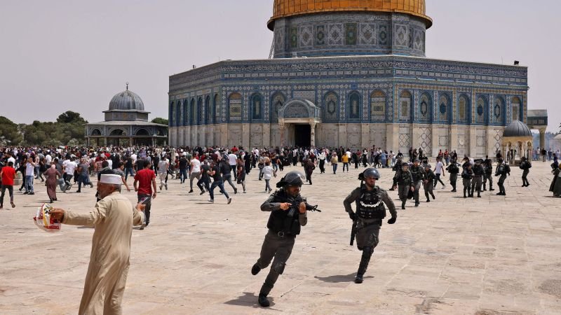 Tensions at Al-Aqsa Mosque on Eid, Israeli forces' action, many Palestinians deprived of worship