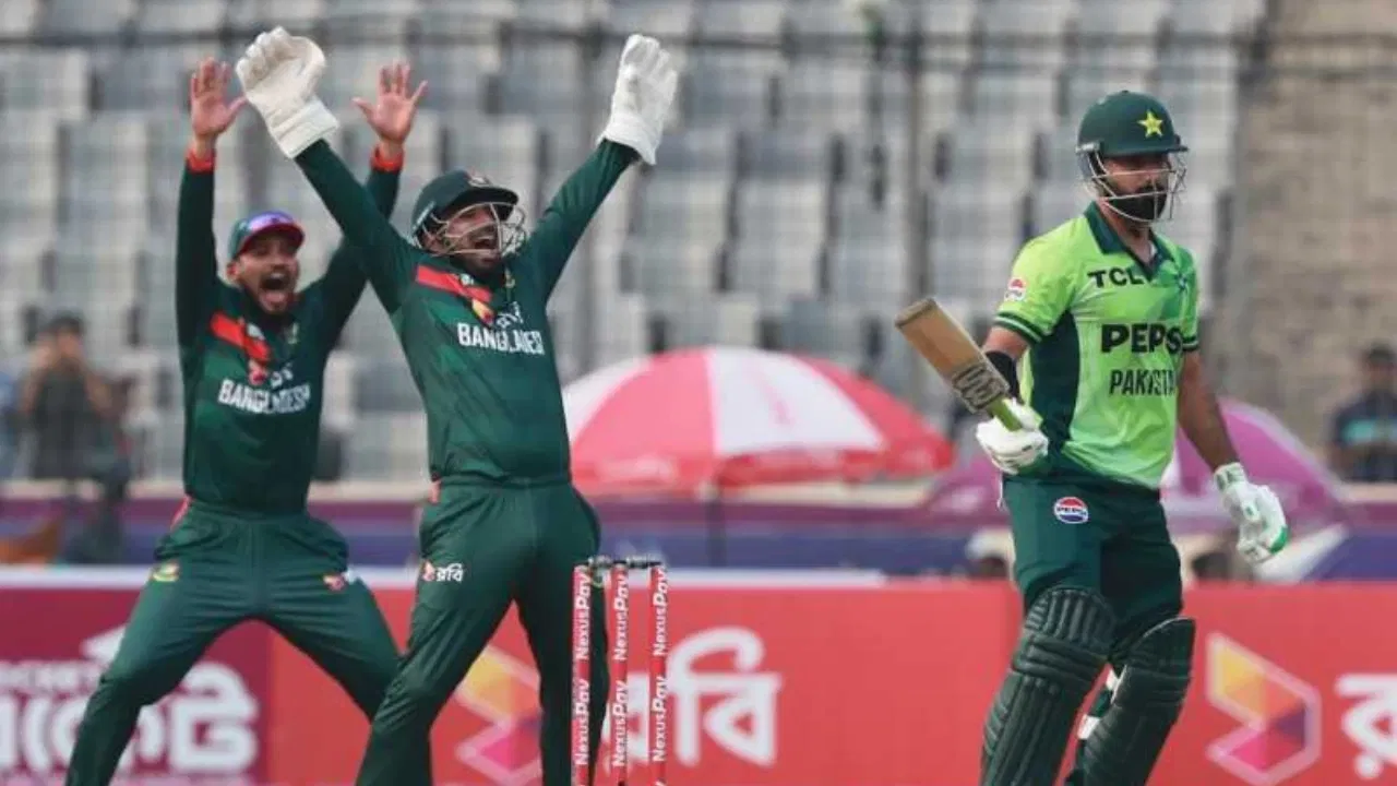 The second ODI between Pakistan and Bangladesh is underway.