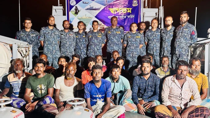 15 fishermen stranded in Bay of Bengal safely rescued, Bangladesh Navy operation successful