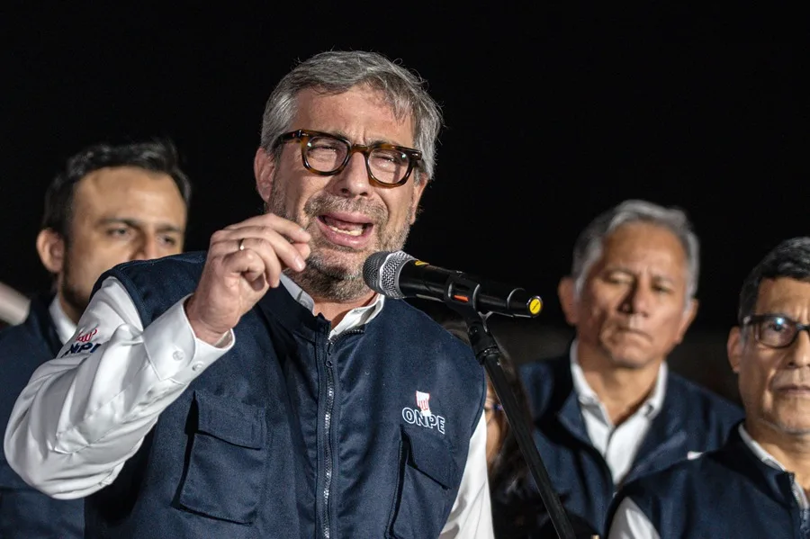 Election results in the South American country of Peru are delayed, the election chief resigns due to pressure