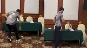 Pakistani boxer Sameer Khan's example of sportsmanship, video of him lifting the Indian flag from the ground and placing it on the table goes viral
