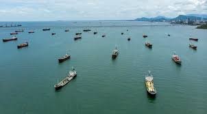 آبنائے ہرمز بحران: تین ہزار تجارتی جہاز پھنس گئے، عالمی تجارت شدید متاثر