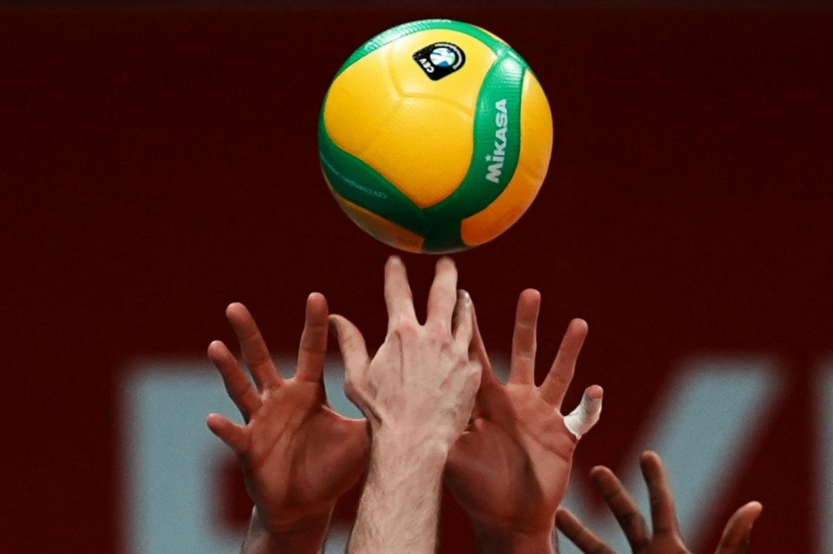 The International Volleyball Federation revokes the approval of the Indian Federation.