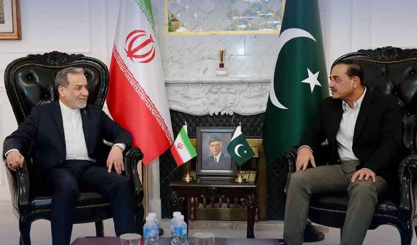 ایرانی وزیرخارجہ عباس عراقچی کی فیلڈ مارشل سید عاصم منیر سے پہلی باضابطہ ملاقات