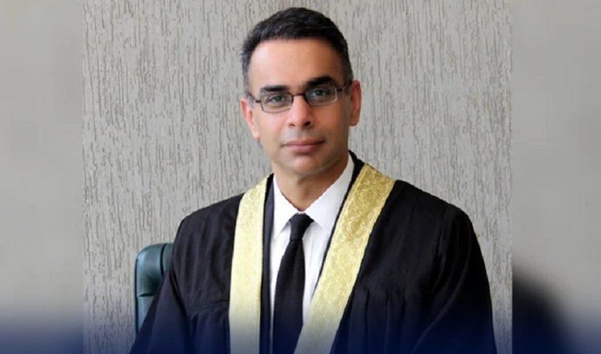 جسٹس بابر ستار نے ٹرانسفر معاملے پر چیف جسٹس سے ذاتی طور پر سننے کی استدعا کردی