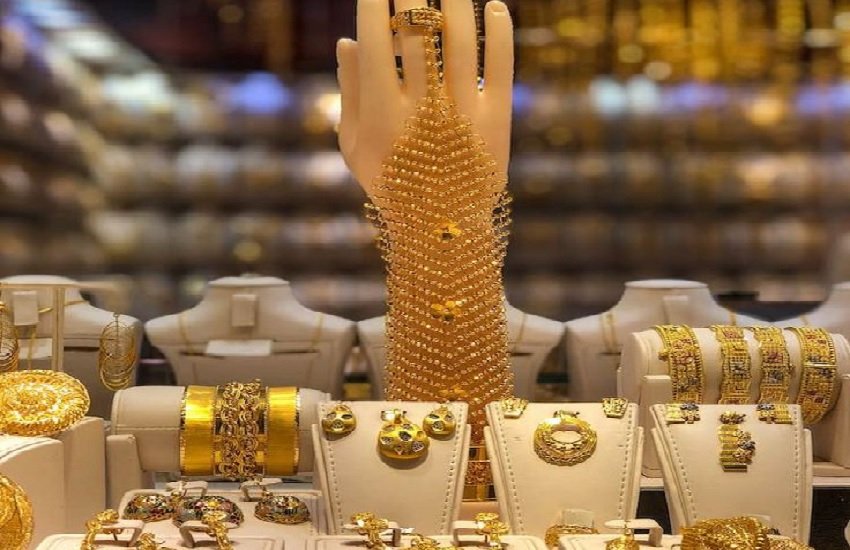پاکستان میں فی تولہ سونے کی قیمت 5 لاکھ روپے سے نیچے آگئی