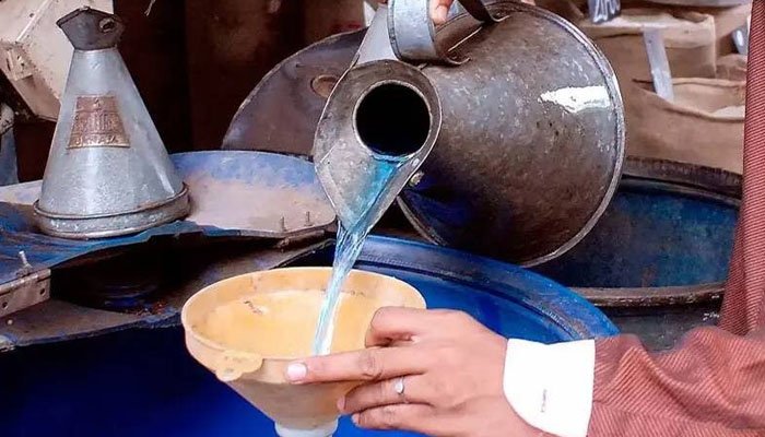 پیٹرول اور ڈیزل کے بعد مٹی کا تیل بھی سستا ہوگیا
