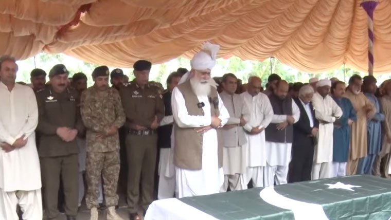 اٹک میں خودکش بمبار کو روکنے والے بہادر شہری لیاقت خان شہید کی نماز جنازہ