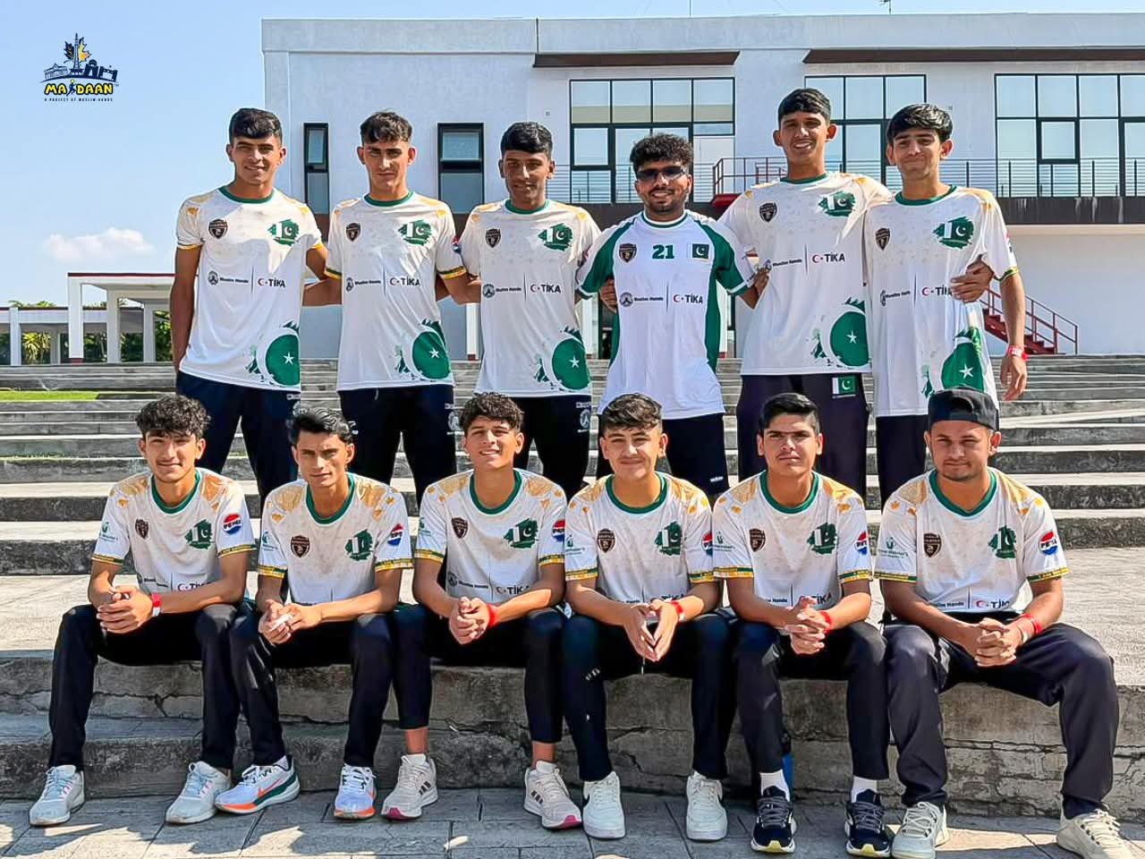 اسٹریٹ چائلڈ فٹبال ٹیم نے اپنی تاریخی فتوحات معرکۂ حق اور پاک فوج کے نام کر کے قوم کا سر فخر سے بلند کر دیا۔