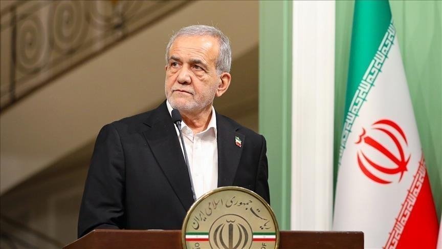 We bow only to God, US officials should stop making military threats in the region, says Iranian President