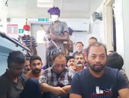 صومالیہ میں یرغمال 57 پاکستانیوں کی نئی ویڈیو سامنے آگئی، فیلڈ مارشل اور وزیراعظم سے فوری مداخلت کی اپیل