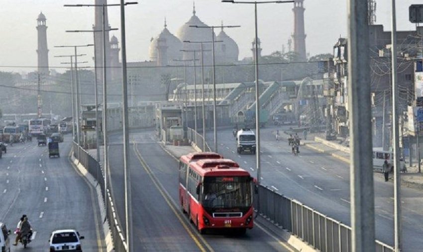خواتین کے لیے خصوصی سفری سہولت، 5 سپیڈو بسیں میٹرو ٹریک پر آپریشنل کردی گئیں
